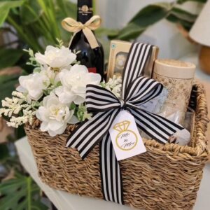 Customizable hamper
